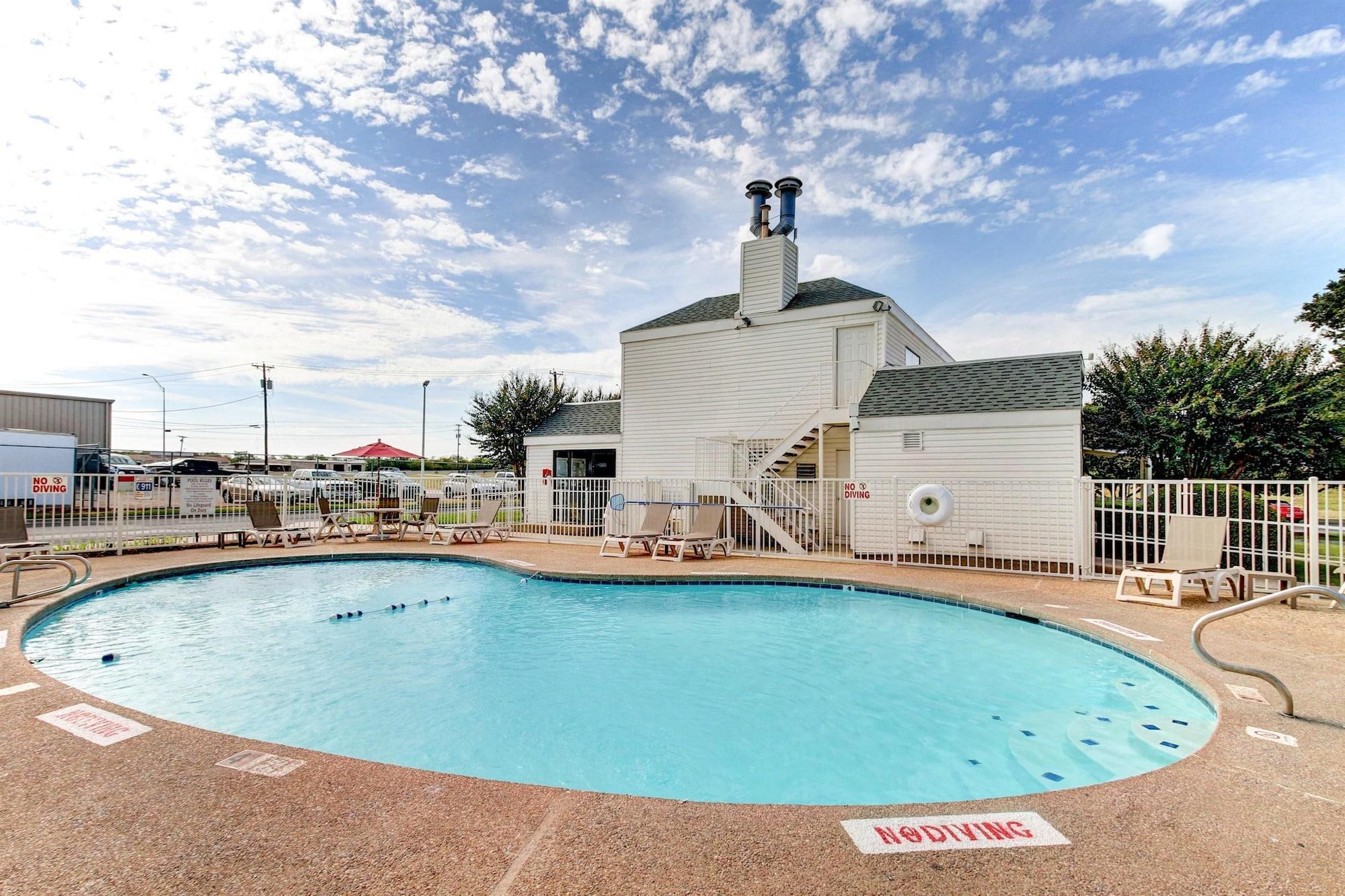 Days Inn By Wyndham Waco University Area Exterior photo