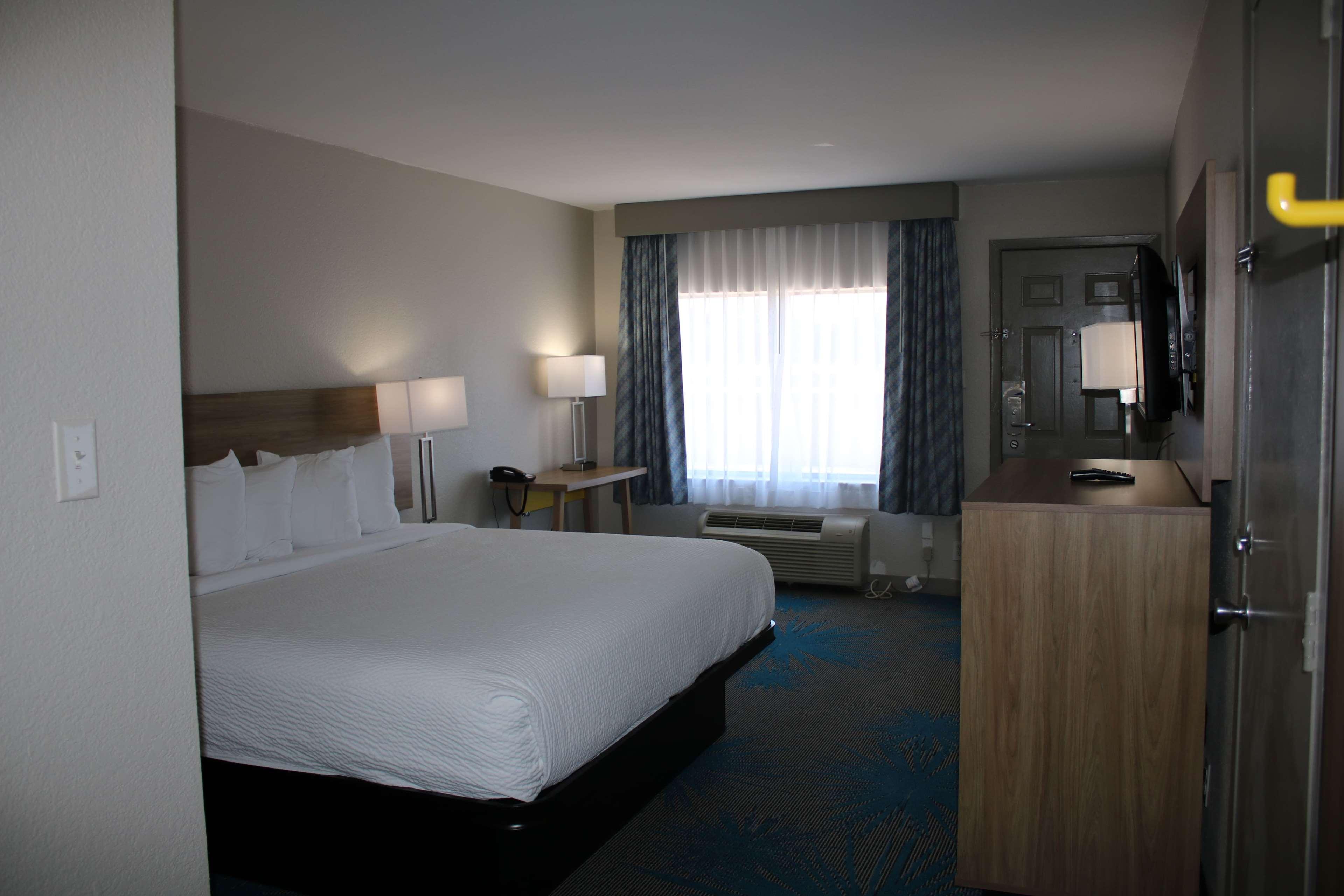 Days Inn By Wyndham Waco University Area Exterior photo